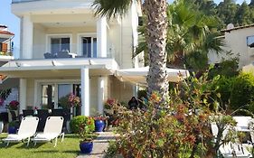 SUN RESIDENCE Exclusive Seaside Suites